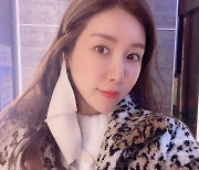 '홍록기 아내' 김아린, 모델 출신 다운 포즈+남다른 아우라 [SNS★컷]