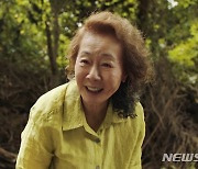 '미나리' 윤여정, '할머니 힘'..美 연기상 8관왕