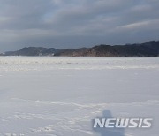 꽁꽁 얼어붙은 충남 예산 '예당호'