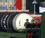 [속보]합참 "북한, 10일 밤 김일성 광장서 열병식 정황 포착"
