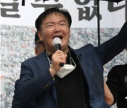 경찰, '광복절 집회 주최' 민경욱 전 의원 소환