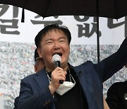 경찰, '광복절 집회 주최' 민경욱 전 의원 소환(종합)
