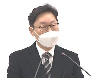 야당 보좌진 '목 움켜쥔' 박범계..휴대전화에 찍혔다