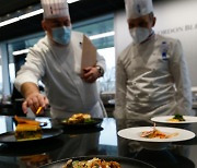 '르 꼬르동 블루'에서 심사하는 한국 김치 응용 요리