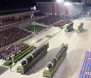 북한, 열병식 본행사 곧 개최 예상..또 새 전략무기 공개할까