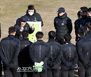 개최 여부 불투명해도 "런던올림픽 기록 깨겠다"..앞만 보고 가는 김학범호