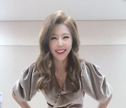 '주영훈♥' 이윤미, 촬영 앞두고 청순셀카 "부은 눈, 화장으로 커버"[in스타★]