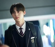 황민현, '라이브온' 종영 소감.."고은택, 만나서 행복했다"