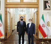 Iran calls on S. Korea to unfreeze US$7 billion in payments and stop "surrendering" to US