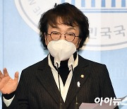 [포토]김진애, 1가구 1주택 민주당에 토론 제안