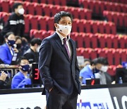 [KBL] 유도훈 감독 "정효근한테 여유가 생겼다"