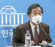 '치료제 3사' 만난 與.."한두달내 '진단·치료·예방' 삼박자"
