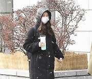 나혜미, 눈 오는 날은 따뜻한 텀블러와 함께 [포토엔HD]