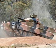 한화디펜스, 호주에서 미래형 보병전투장갑차 레드백 공개