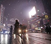 서울 등 수도권에 한때 폭설..교통체증 극심
