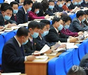 북한 당대회, 마스크 착용한 참가자들
