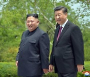 김정은, 中시진핑에 답전.."제일 먼저 축하해줘 감동"