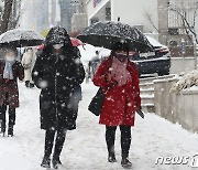 "폭설 학습효과"..편의점 '도시락·속옷' 매출 급증