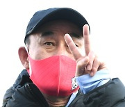 [포토]올림픽대표팀 김학범 감독, 승리를 향해 V
