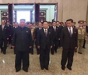 김정은 "핵전쟁 억제력 강화"..8차 당대회 폐막