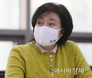 [포토]박영선 장관, 3차 재난지원금 집행 관련 소진공 방문