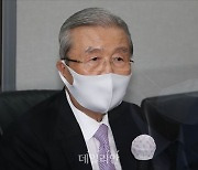 김종인 "文 부동산 실패, '3줄 사과'로 넘어갈 일 아냐..정책 대전환 필요"