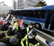 검찰 "정인이 숨질 줄 알면서도 폭행"..양모 "고의성 없어"