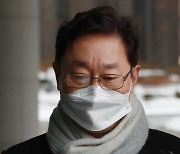 '폭행' 재판 받는 박범계.. '피고인 법무장관' 문제 없을까