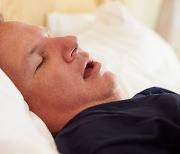 수면방해하는 '수면무호흡증' 뇌졸중 위험도 높인다