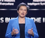 [CES 2021] 인텔 겨냥?..리사 수 AMD CEO, '파란 옷' 입고 기조연설
