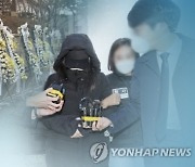 [속보] 정인이 양모 살인혐의 부인..법원 앞 욕설·고성 소동