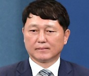 청와대 "이명박·박근혜 사면, 국민의 눈높이에서 결정"