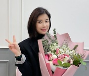 이보영, 팬들이 보낸 생일 선물에 환한 미소 "응원 감사합니다" [SNS★컷]
