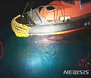 서귀포항 인근 바다에 SUV 추락..40대 운전자 구조