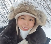 '정우♥︎' 김유미, 눈 덮인 산 속 밝히는 여신 미소..이러니 반할 수밖에[★SHOT!]