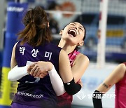 흥국생명 역전승, 기뻐하는 김연경과 박상미.