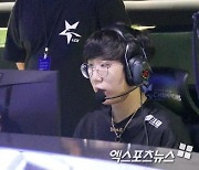 '룰러의 슈퍼 플레이 폭발!' 젠지, KT에 2대0 승리..'개막전 완승' [LCK]