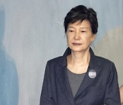 조원진 "사법부 치욕의 날..朴, 즉각 석방하라"