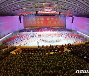 북한, 제8차 당 대회 경축 대공연 '당을 노래하노라' 진행