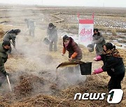북한, 황남 새해 농사 차비 독려.."재령군이 앞장"
