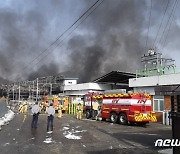 파주 단열재 제조공장 큰 불 잡혀..30대 직원 실종(종합)