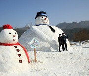 정읍 내장산 단풍생태공원에 '초대형 눈사람 가족' 등장
