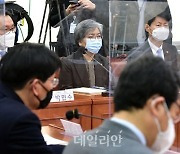 <포토> 국난극복 K-뉴딜위원회 국난극복본부 점검회의 참석한 정은경-김강립