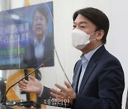 <포토>서울시 부동산 정책 질문 답변하는 안철수