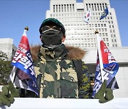 <포토> 대법원 앞 집회 갖는 박근혜 전 대통령 지지자들