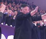 북한 8차 당대회 기념 '저녁 열병식' 열린 듯.."군용기 김일성광장 비행하 모습 포착"