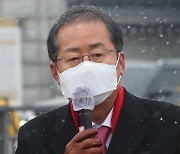 홍준표, 李·朴 사면론에 "'석방' 요구가 도리, 맞는 이치"