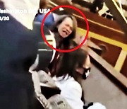 '미 의사당 난입' 현장서 울부짖으며 기도한 하원의원
