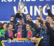 PSG, 프랑스 슈퍼컵서 마르세유에 2-1 승리..포체티노 감독 첫 우승