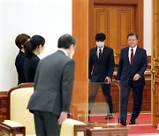 문재인 대통령, 도미타 코지 주한일본대사 접견